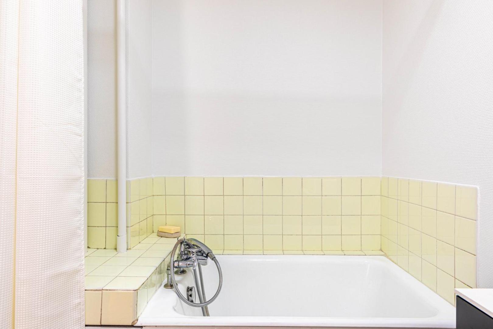 Guestready - Serene Retreat With A Balcony Appartamento Parigi